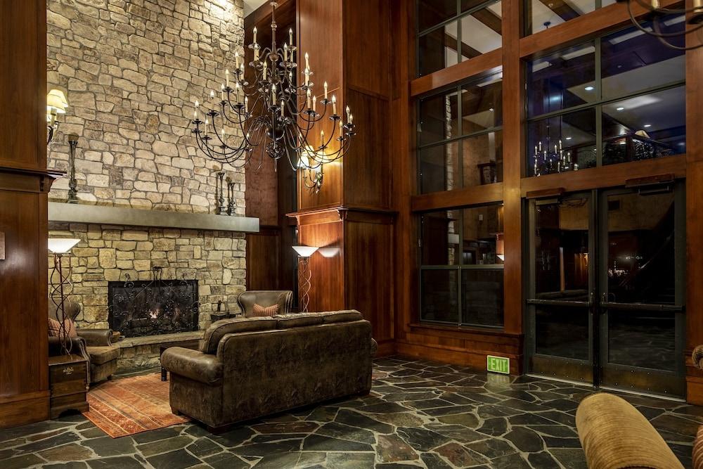 The Village Lodge Маммот Лейкс Экстерьер фото